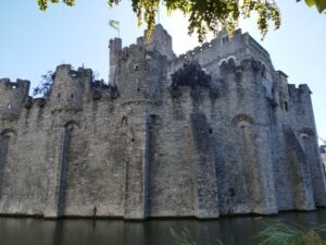 Túlavé tenisky na hrade Gravensteen